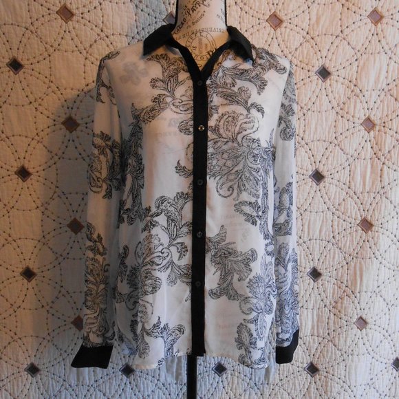 3/$10 Kenneth Cole Sheer Wrap Back Button Down S - Picture 1 of 7